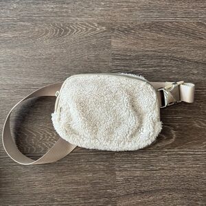 Lululemon Everywhere Fleece Belt Bag